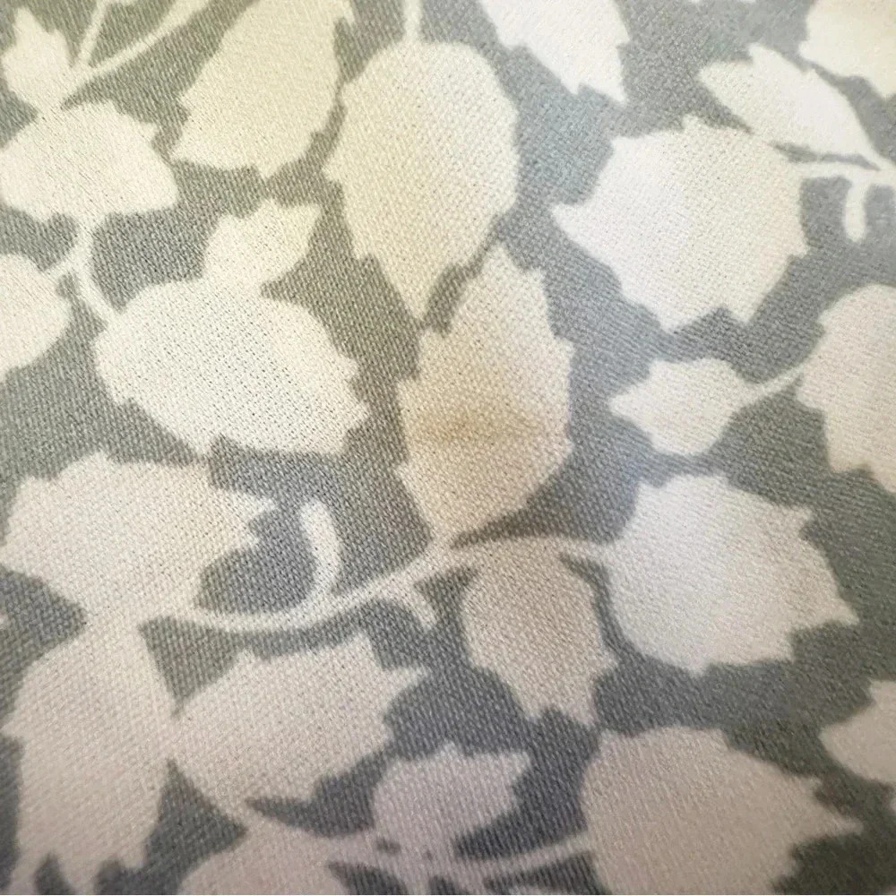 Abercrombie and Fitch •White and blue leaf print tank top size medium - Picture 12 of 12